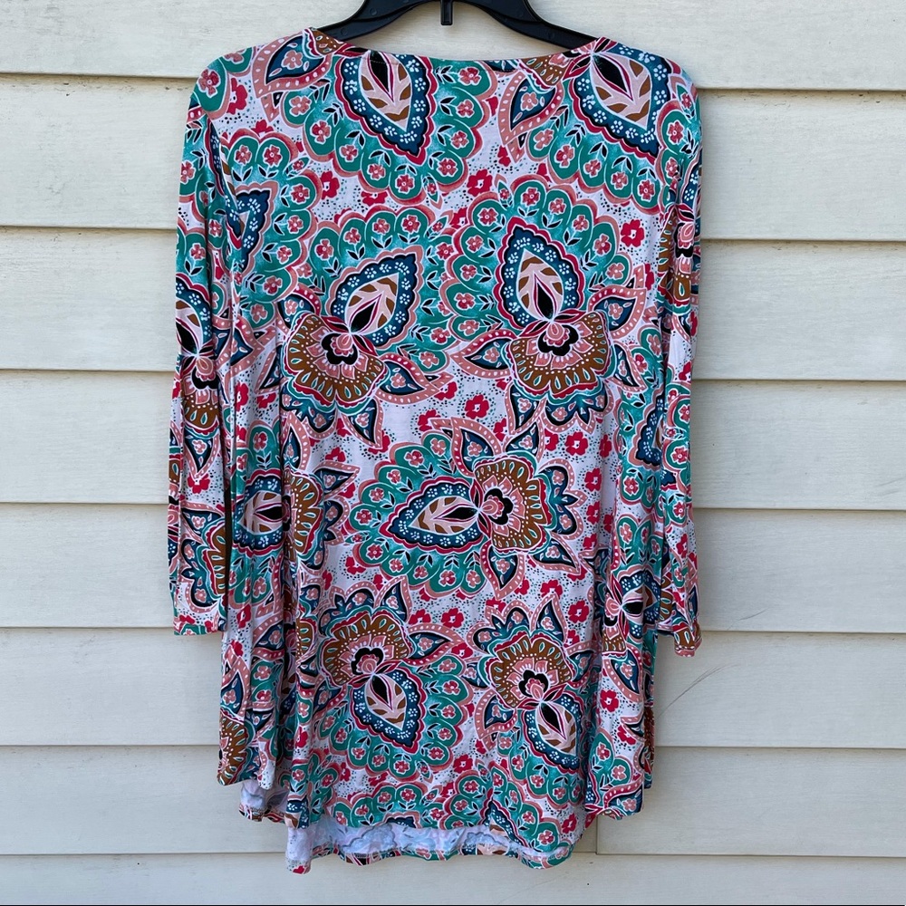 Chico’s 2 Large Top Stretch Soft 3/4 Sleeve Tunic Swing Tee Comfort Colorful - Picture 5 of 5